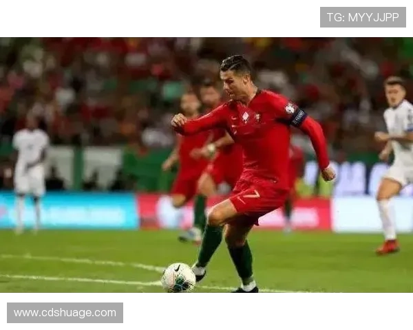 足球巨星C罗荣耀时刻：突破极限的天赋与努力铸就辉煌生涯