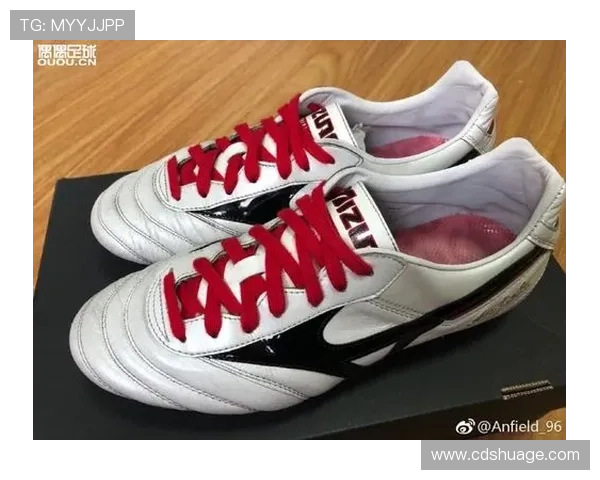 足球明星内衬的设计与材质解析如何影响运动表现和舒适度